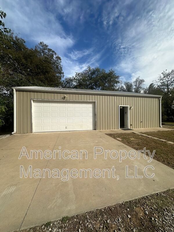 Building Photo - 611 S 51st W Ave