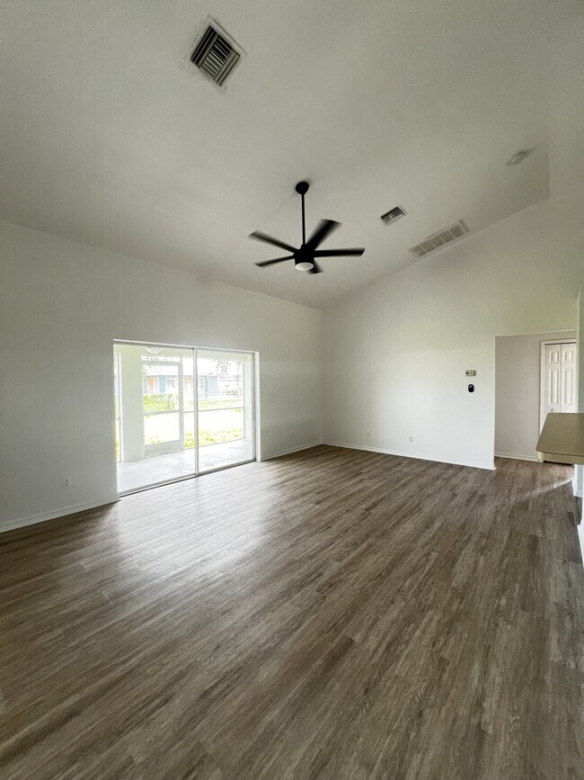 Building Photo - 1013 Tropicana Parkway W Rental