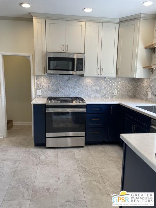 Photo - 3163 Pine Ave