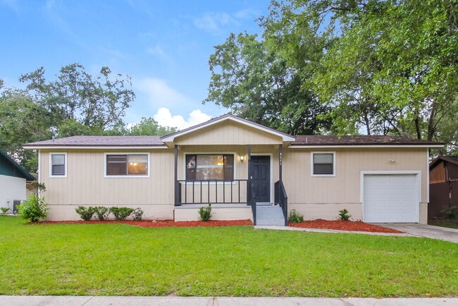 Building Photo - 8442 Finwood Ave
