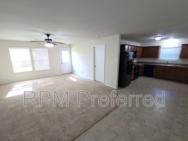 Photo - 810 Lightningbug Ln