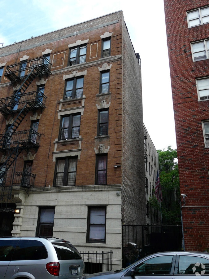 Photo - 15 E 199th St Apartments