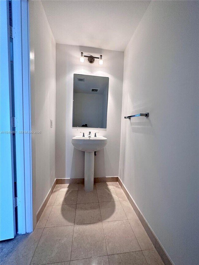 Photo - 1060 Brickell Ave Unit 2905