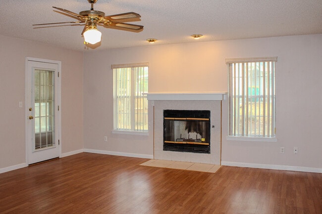 Photo - 305 Ashley Dr