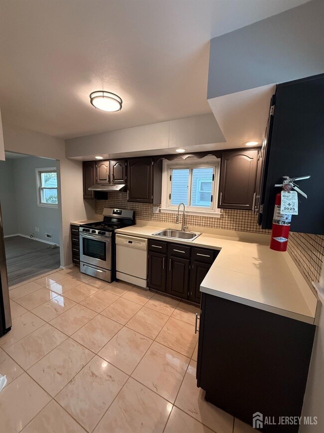 Photo - 183 E Henry Pl