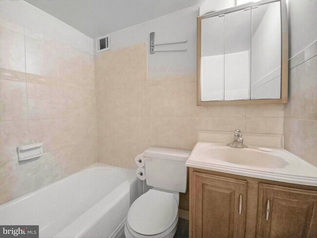 Photo - 1801 Clydesdale Pl NW Unit 211