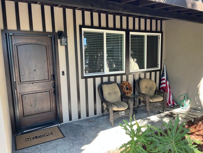 Front Entry & Patio - 1825 Walnut Creek Ct