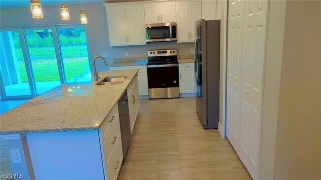 Photo - 842 Cervantes St E