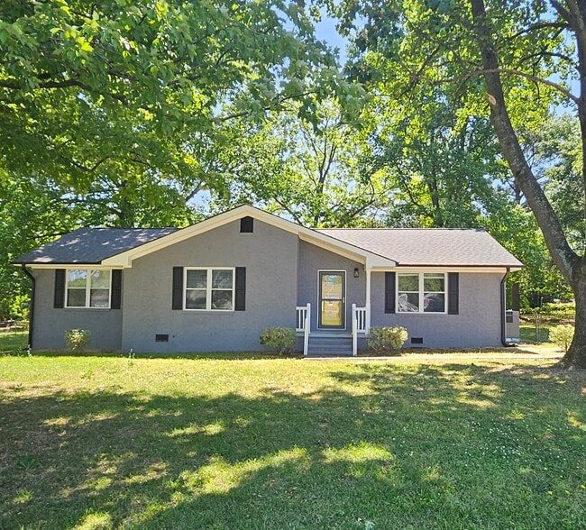 Building Photo - 105 Wildwood Dr