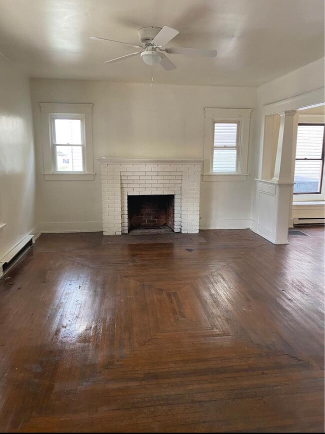 Photo - 211 E Oak St Unit 211EOak