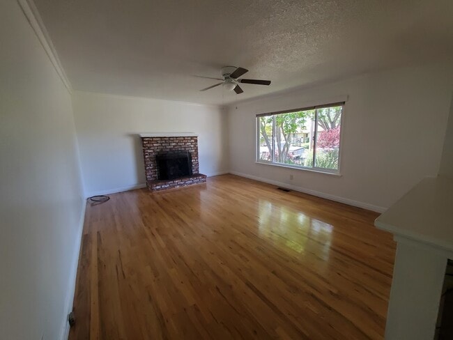 Photo - 844 Kern St