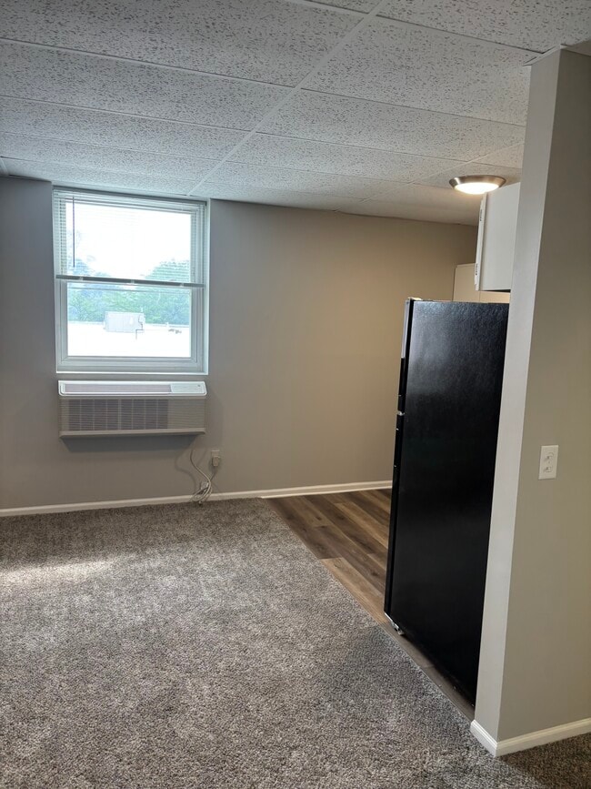 Kitchen/Living Room - 775 N Bank Ln