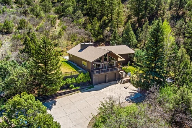 Photo - 377 Crystal Ln