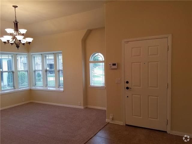 Building Photo - 701 Meadowbrook Ln Rental