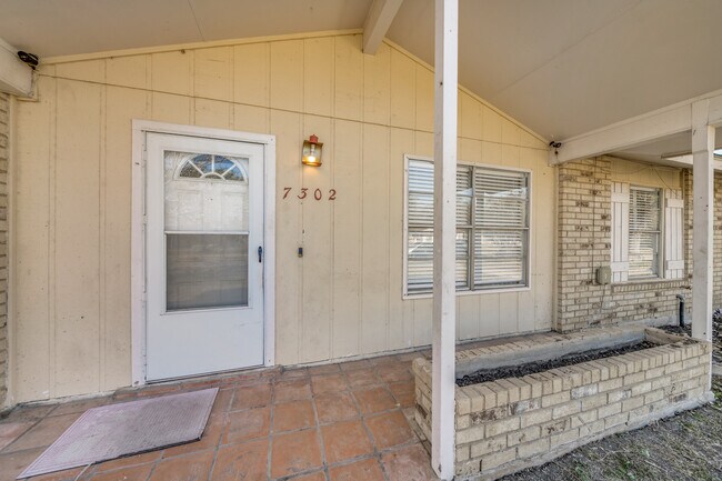 Photo - 7302 Glen