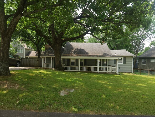 2 bedroom 2 bath HISTORIC HOME near downto... - 2 bedroom 2 bath HISTORIC HOME near downto...