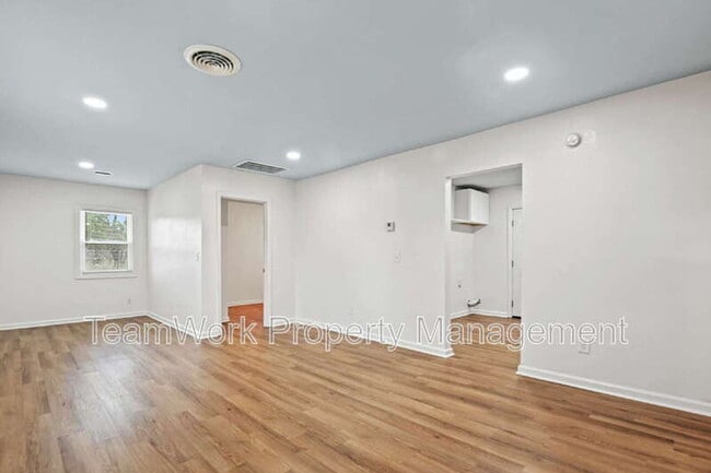 Photo - 3042 Terry Dr