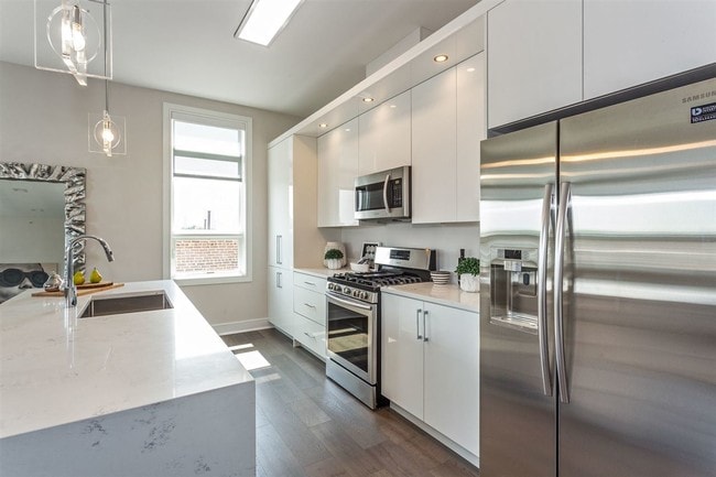 Building Photo - 119 Peter St Unit 601 Rental