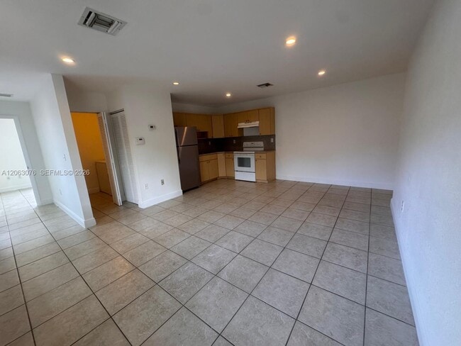 Building Photo - 3342 NW 9th Ave Unit 3344