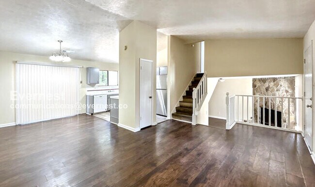 Photo - 1888 Singer Way