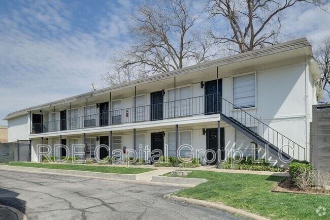 Building Photo - 2816 Throckmorton St Unit 4 Rental