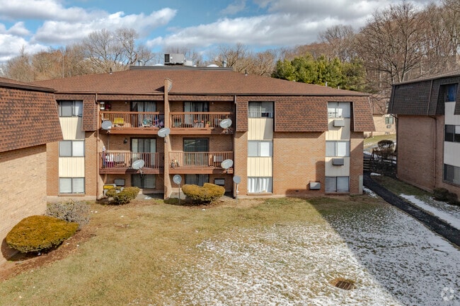 495-525 calle corona - Crown Village