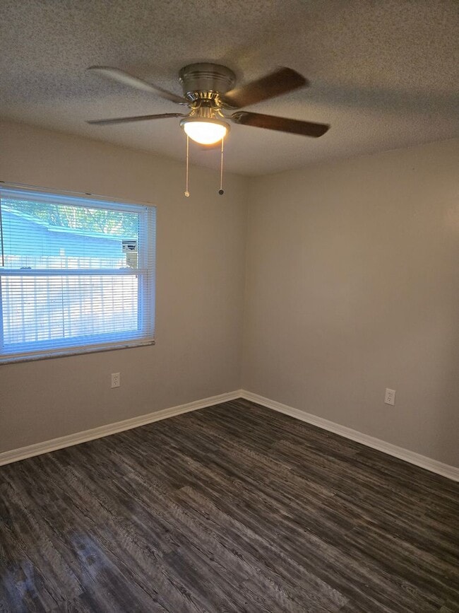 Photo - READY TO MOVE IN 2 BD/1 BA DUPLEX