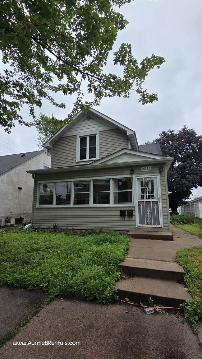 Building Photo - 2BR/1BA Duplex in NE Minneapolis 8/1 move in Unit 1 Minneapolis 55418 Rental