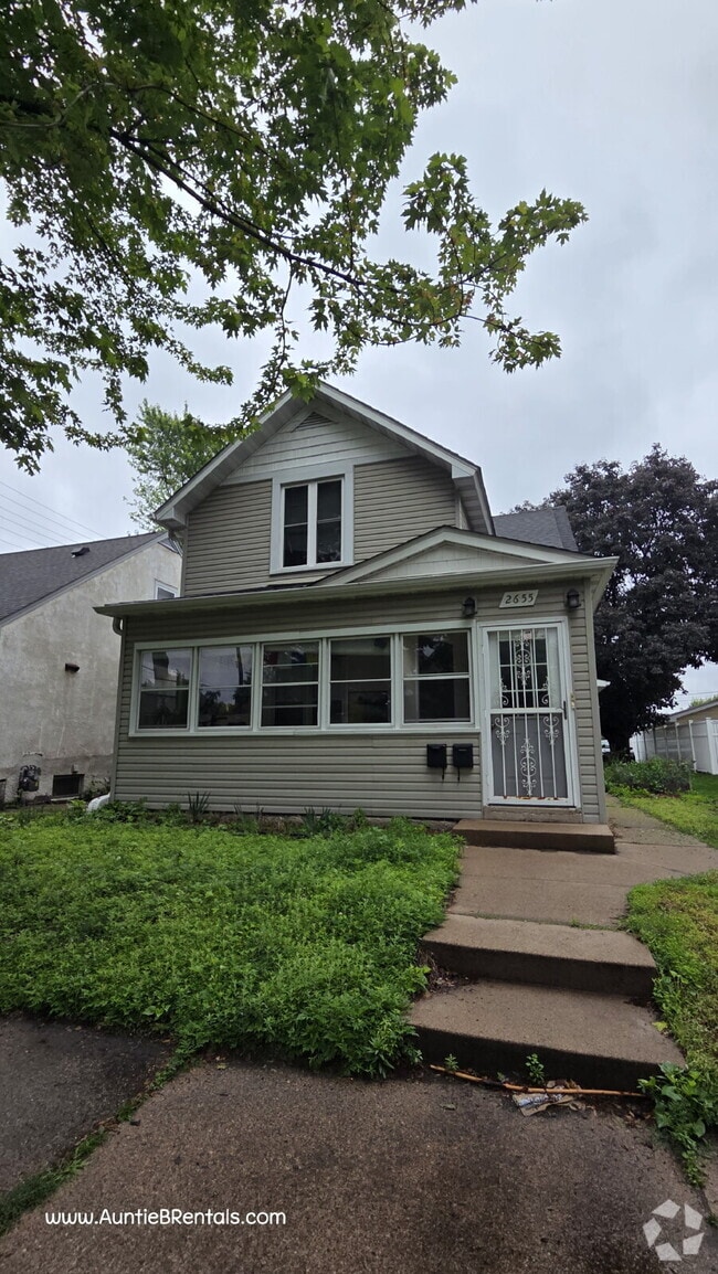 Building Photo - 2BR/1BA Duplex in NE Minneapolis 8/1 move in Unit 1 Minneapolis 55418 Rental