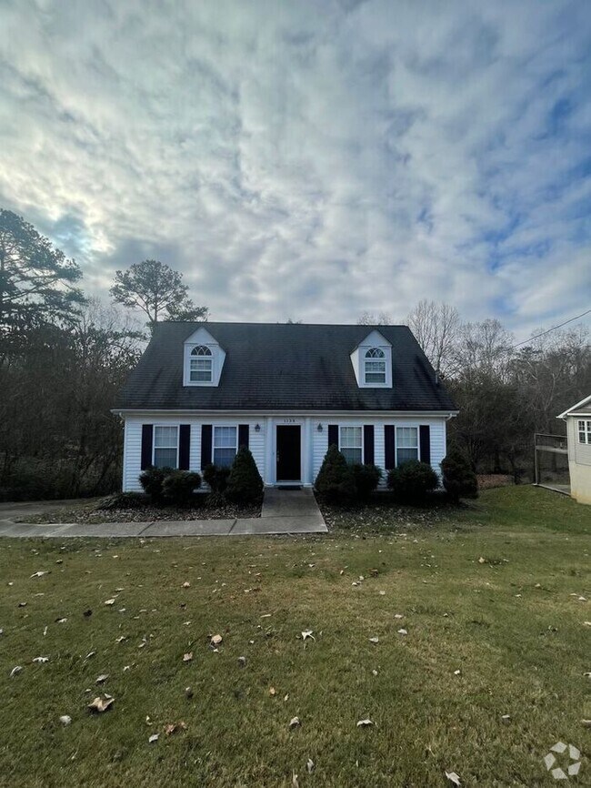 Building Photo - Cape Cod Style 3 bed, 2 bath, 2 car garage... Rental