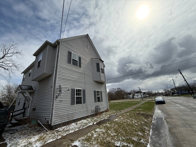 Building Photo - 1421 Long Ave