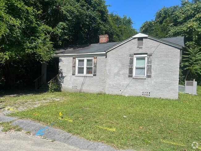 Building Photo - 2203 Braham St Rental