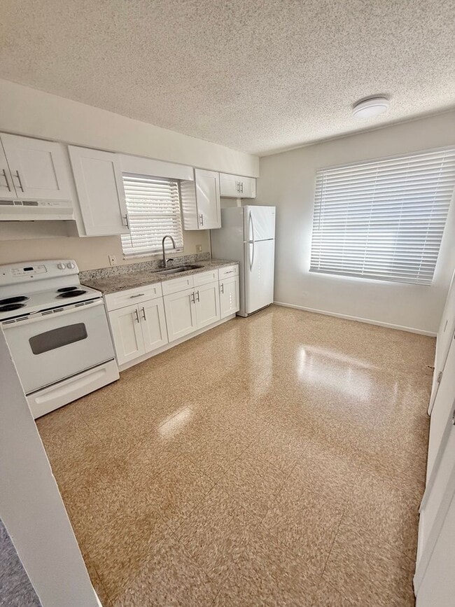 Photo - 2027/2029 Tennyson Unidad 2029