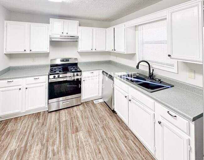 Photo - 104 Shannon Chase Way