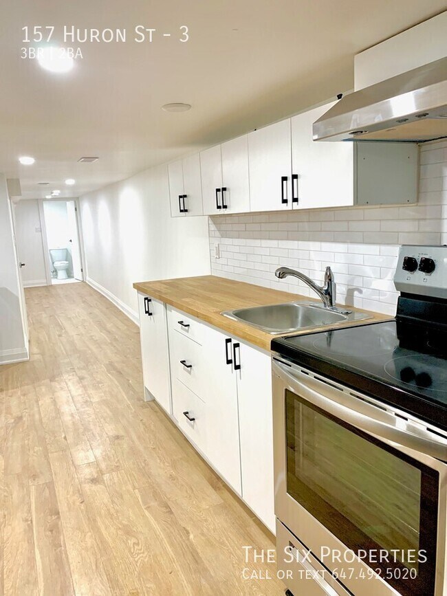 Photo - 3 Bed 1.5 Bath Renovated Lower Level Apartment Near UoFT Unité 3