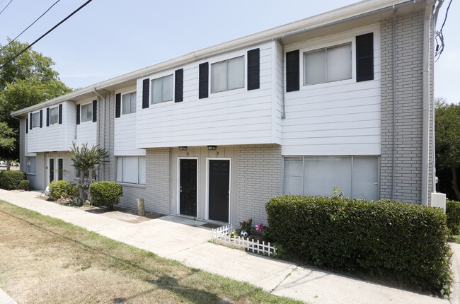 Pelican Pointe Apartments