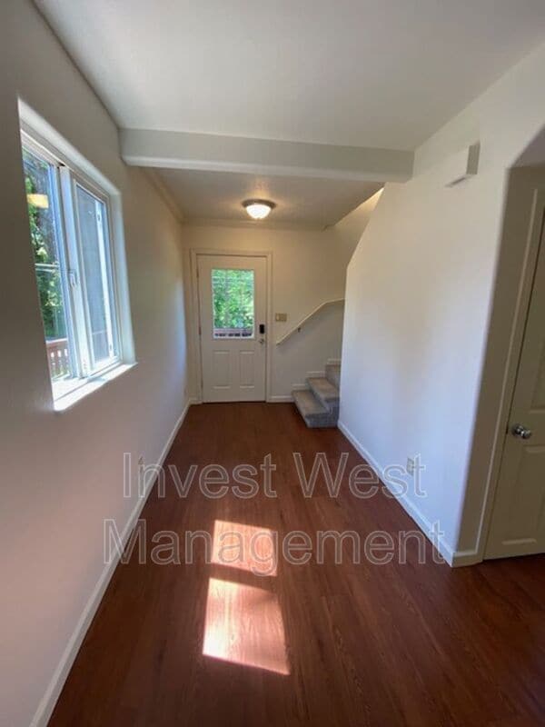 Photo - 524 NW Fargo St