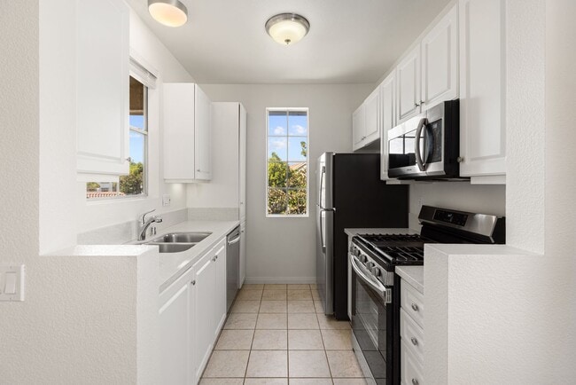 Building Photo - ? Spacious 2 Bedroom / 2 Bath Condo in Sab...