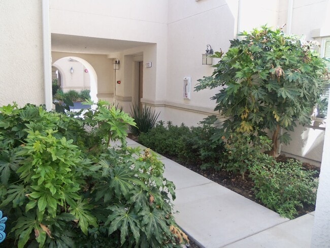 Building Photo - This is a condo nicer than most single family homes!! (Please read entire ad for showings).