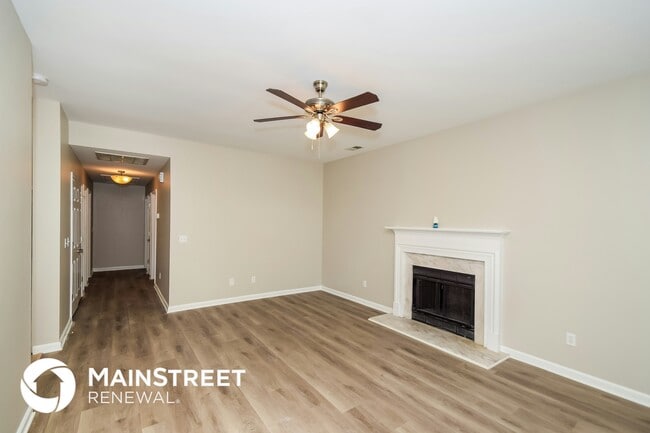 Photo - 105 King Valley St