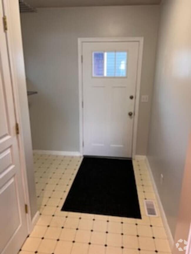 Building Photo - Lovely 2 bedroom home in Steilacoom