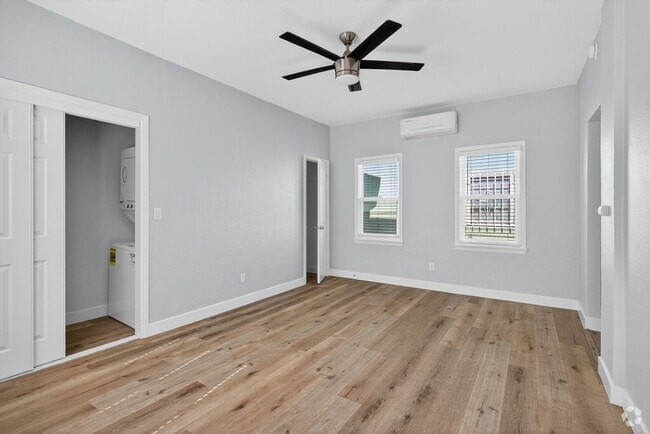 Building Photo - 1711 E Appleton St Rental