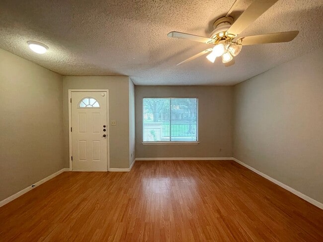 Photo - Great Condo for lease in North Austin!