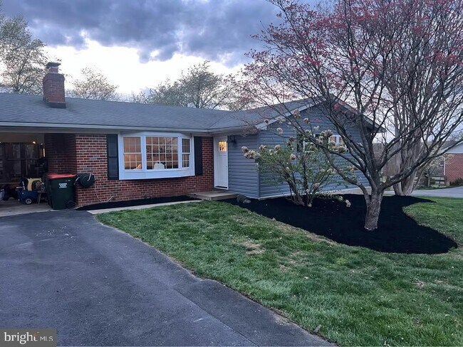 Photo - 6122 Rolling View Dr