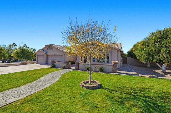 Photo - Spacious 4 Bedroom, 2 Bathroom Home on a Corner Lot with Pool in Mesa!