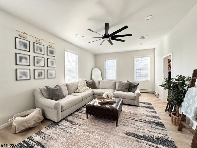 Photo - 335 Hackensack St