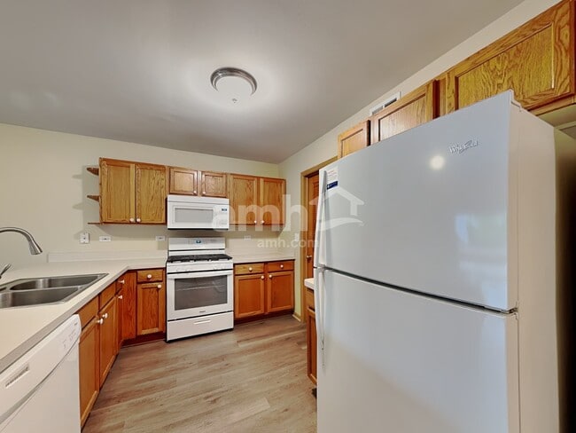 560 S Annandale Dr