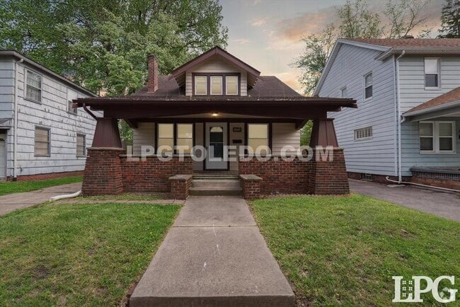 Building Photo - 2247 Georgetown Ave Rental