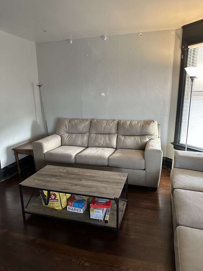 Photo - 302 Mitchell St