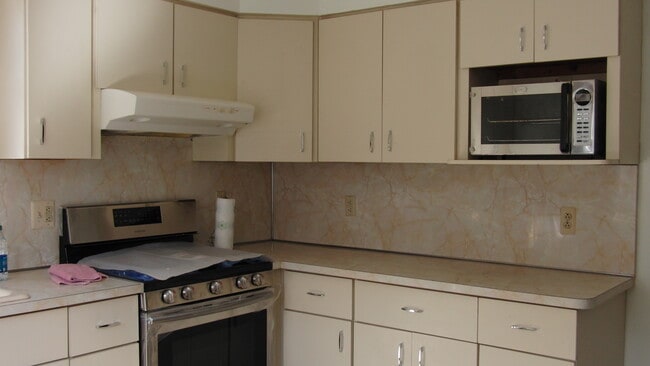 Photo - 12-70 Edward St